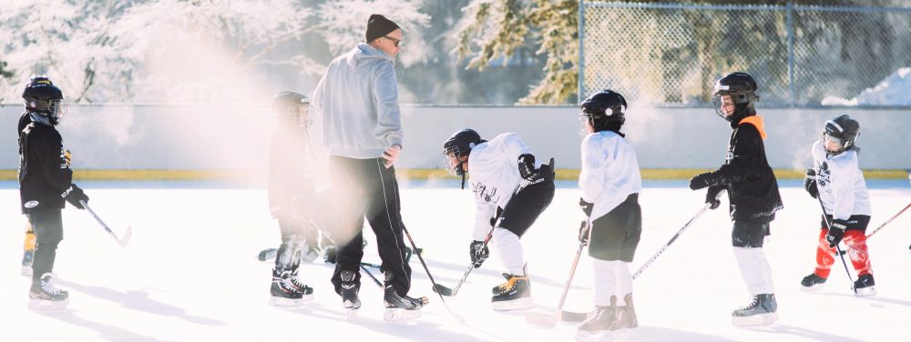 Coach leads youth ice hockey clinic at North Park rink